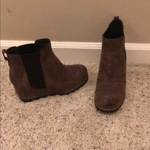 Sorel brown with black wedge bootie